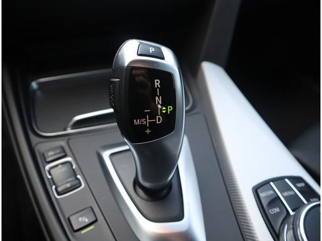 BMW 3-SERIE Touring 318i M Sport Edition Automaat