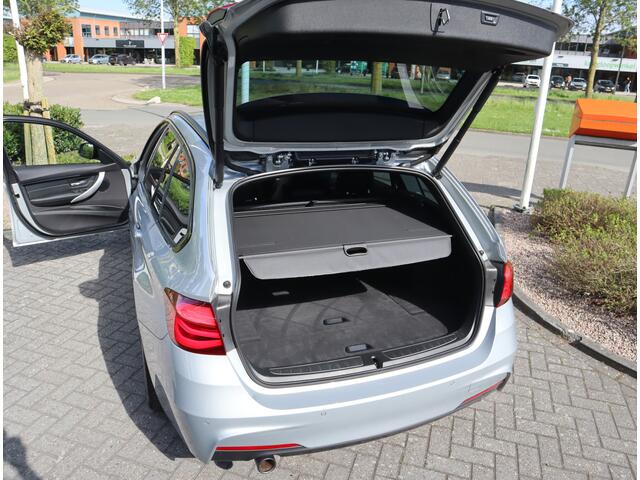 BMW 3-SERIE Touring 318i M Sport Edition Automaat