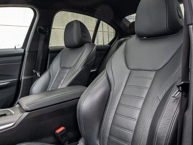 BMW 3-SERIE 330e M Sport M Performance S-Dak Laser LED 20" Individ lak
