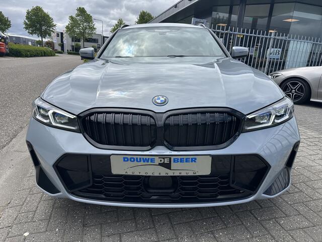 BMW 3-SERIE Touring M Sport 330e Pano-Dak | Trekhaak | HUD | Keyless | Laser Licht |