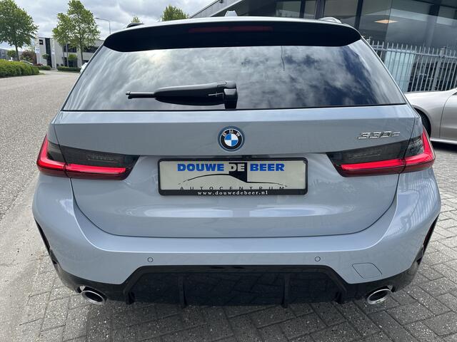 BMW 3-SERIE Touring M Sport 330e Pano-Dak | Trekhaak | HUD | Keyless | Laser Licht |
