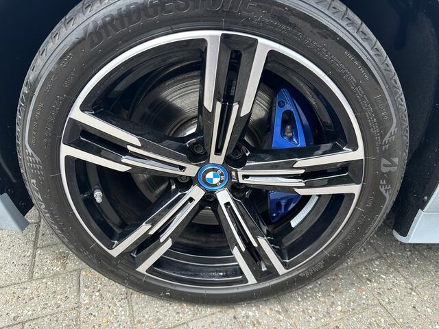 BMW 3-SERIE Touring M Sport 330e Pano-Dak | Trekhaak | HUD | Keyless | Laser Licht |