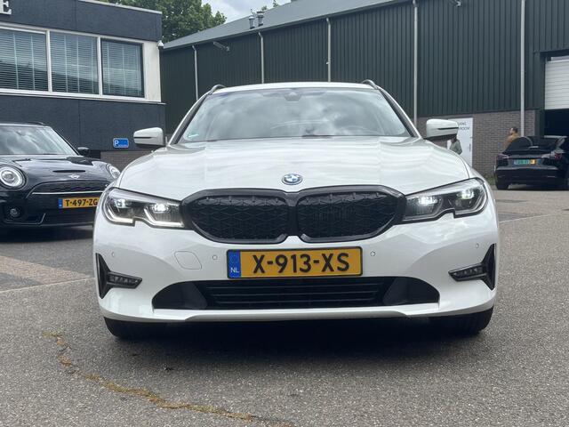 BMW 3-SERIE Touring 330e High Executive TREKHAAK AFNEEMBAAR | LASERLIGHT | HEAD UP