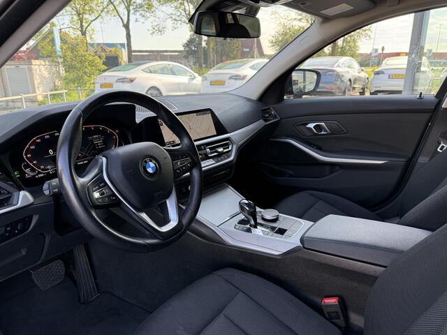 BMW 3-SERIE Touring 318d Business Edition | Navi | ECC | Trekhaak |