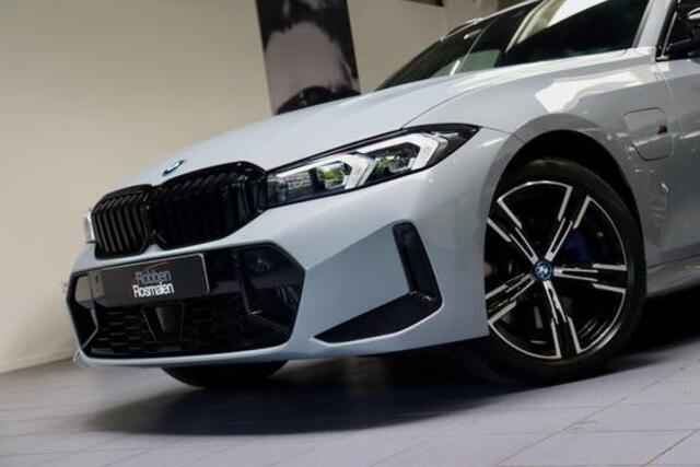 BMW 3-SERIE 320e Touring M Sport|ACC|PANO|Hud|Brooklyn Grijs
