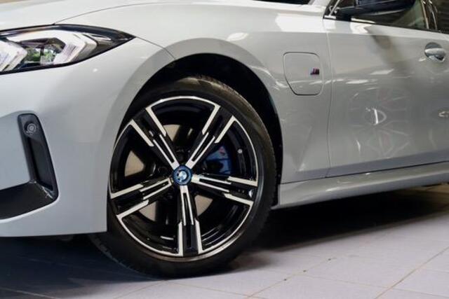 BMW 3-SERIE 320e Touring M Sport|ACC|PANO|Hud|Brooklyn Grijs
