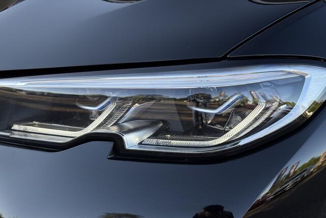 BMW 3-SERIE Touring 330e xDrive | Panodak | Trekhaak | Head-up | Camera | Comfort Access | 19inch