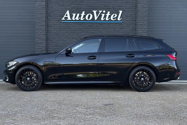 BMW 3-SERIE Touring 330e xDrive | Panodak | Trekhaak | Head-up | Camera | Comfort Access | 19inch