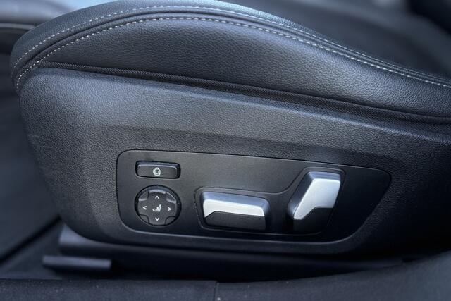 BMW 3-SERIE Touring 330e xDrive | Panodak | Trekhaak | Head-up | Camera | Comfort Access | 19inch
