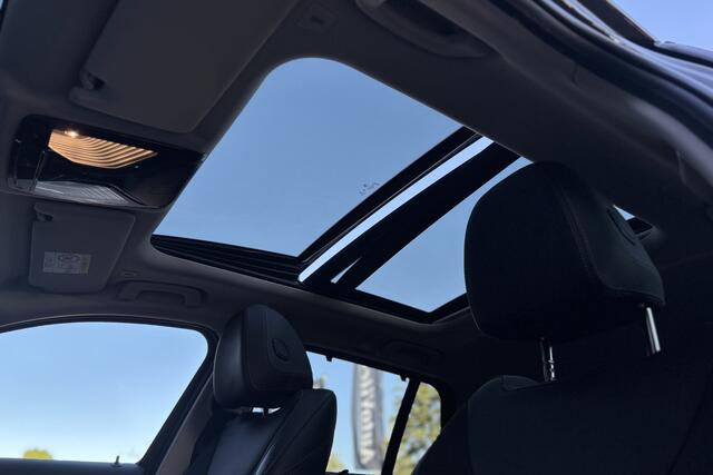 BMW 3-SERIE Touring 330e xDrive | Panodak | Trekhaak | Head-up | Camera | Comfort Access | 19inch