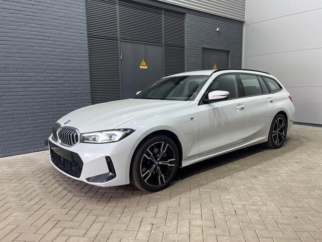 BMW 3-SERIE 330e M-Sport | ACC | Stoel+Stuurverwarming | Trekhaak | Camera | 18 Inch