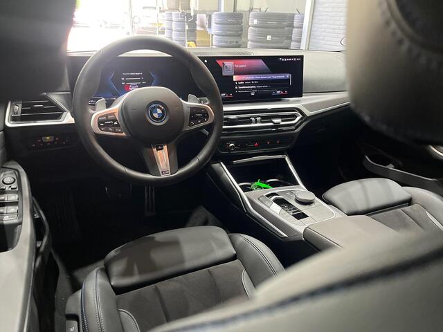 BMW 3-SERIE 330e M-Sport | ACC | Stoel+Stuurverwarming | Trekhaak | Camera | 18 Inch
