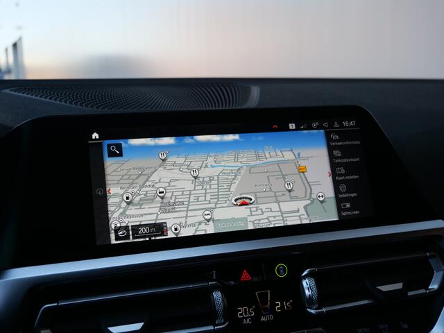 BMW 3-SERIE 330i High Executive M-Pakket / Carplay / Head-Up