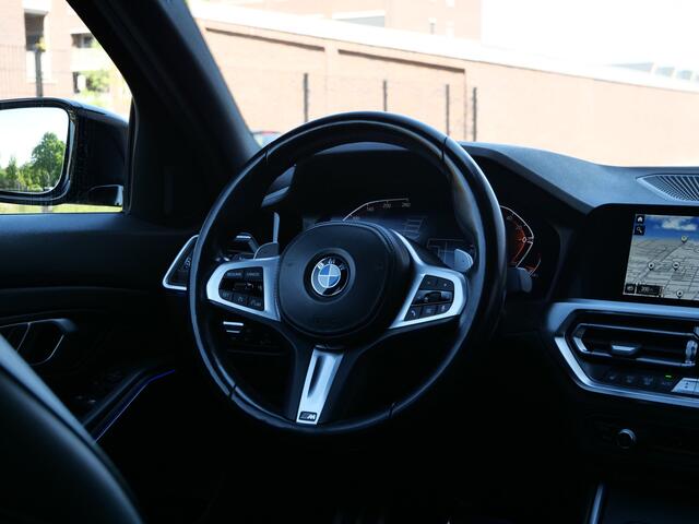 BMW 3-SERIE 330i High Executive M-Pakket / Carplay / Head-Up