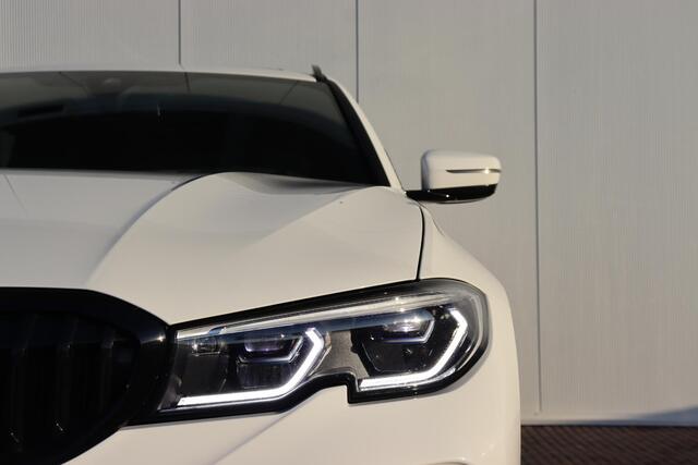 BMW 3-SERIE Touring 330e High Executive M-Sportpakket / Extra Getint Glas / Comfort Access / HIFI / Head Up Display /