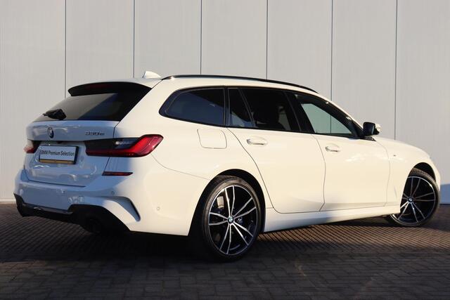 BMW 3-SERIE Touring 330e High Executive M-Sportpakket / Extra Getint Glas / Comfort Access / HIFI / Head Up Display /