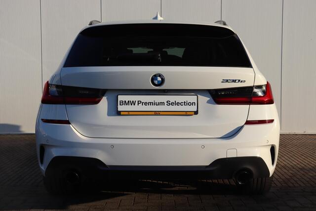 BMW 3-SERIE Touring 330e High Executive M-Sportpakket / Extra Getint Glas / Comfort Access / HIFI / Head Up Display /
