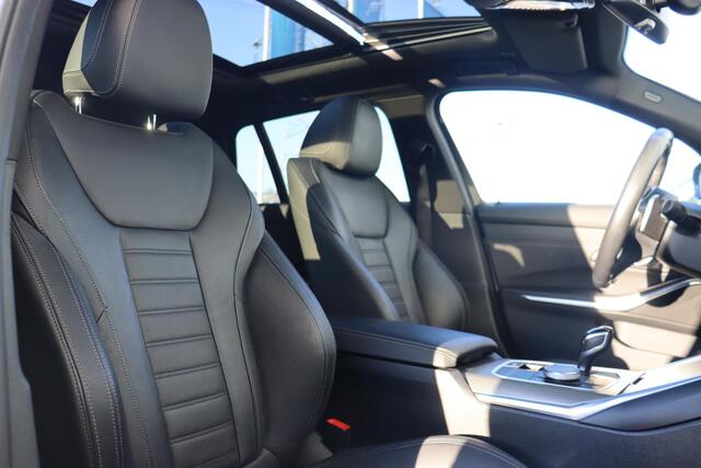 BMW 3-SERIE Touring 330e High Executive M-Sportpakket / Extra Getint Glas / Comfort Access / HIFI / Head Up Display /