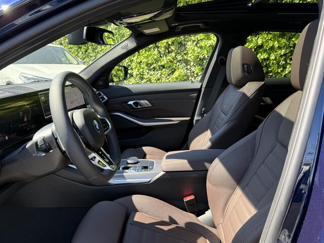 BMW 3-SERIE Touring 330e | M-Sport | 19'' | Panorama. | Harman/Kardon | Park. Plus | Head-Up | Comf. Acc. | Stuur + stoelverw. | Geluidswerende ramen | Getint glas | Adapt. LED