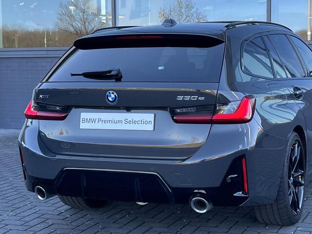 BMW 3-SERIE Touring 330e | M-Sportpakket | Driving Assistant Professional | Panoramadak | Harman/Kardon | Trekhaak