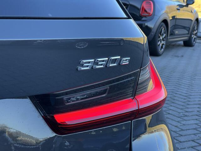 BMW 3-SERIE Touring 330e | M-Sportpakket | Driving Assistant Professional | Panoramadak | Harman/Kardon | Trekhaak