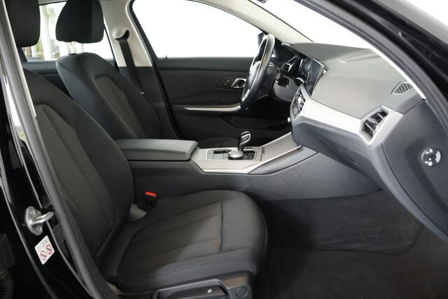 BMW 3-SERIE 320e / LED / Navi / CarPlay / Cam / Clima