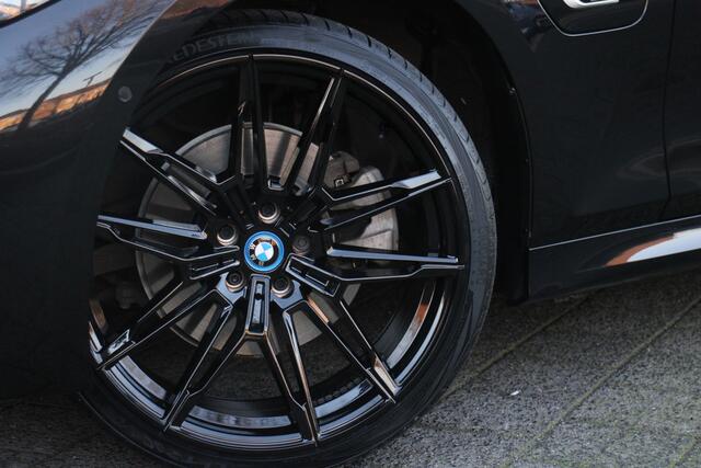 BMW 3-SERIE Touring 320e High Executive Navi/Camera/Head-up/Sfeerverlichting/Led/Panoramadak/Leder/20Inch