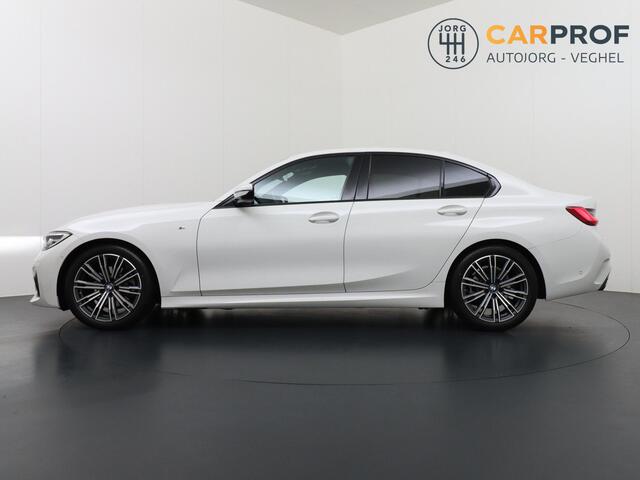 BMW 3-SERIE 320i High Executive M-Pakket | Camera | Navigatie | Dealer onderhouden