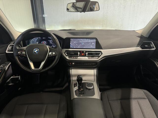 BMW 3-SERIE Touring 320e Business Aut. | panorama | navi | trekhaak |