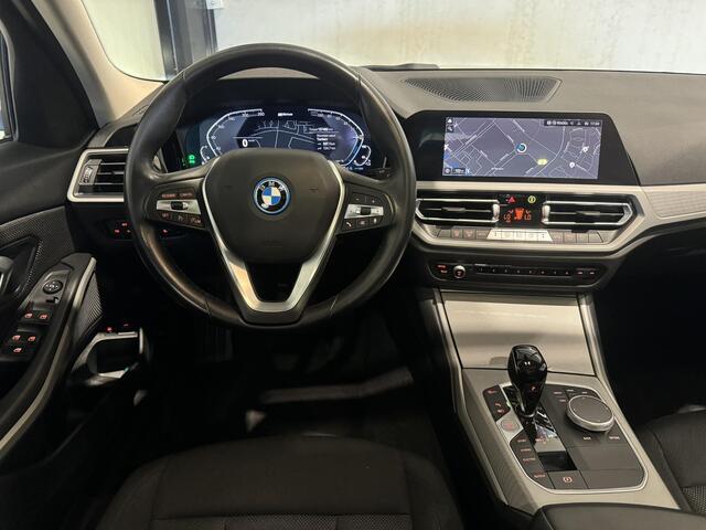 BMW 3-SERIE Touring 320e Business Aut. | panorama | navi | trekhaak |