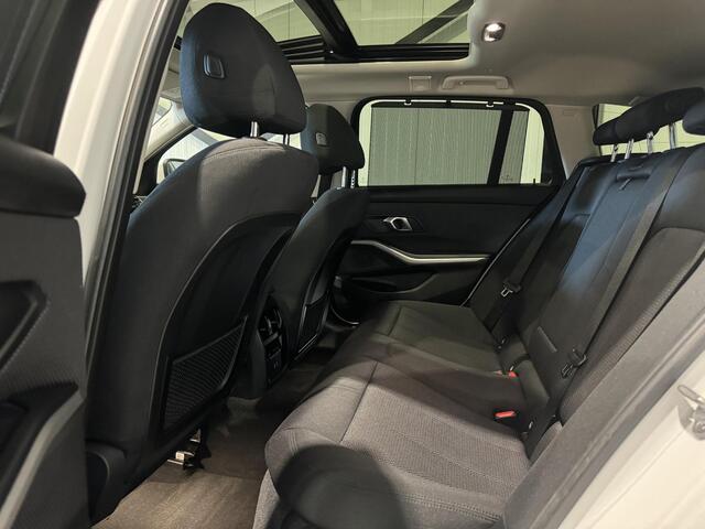 BMW 3-SERIE Touring 320e Business Aut. | panorama | navi | trekhaak |