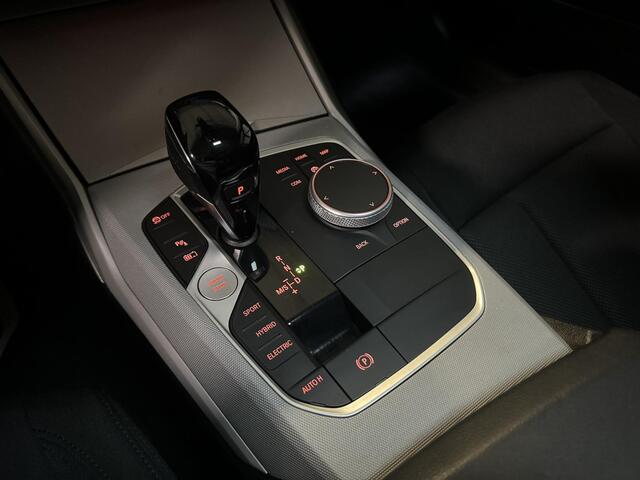 BMW 3-SERIE Touring 320e Business Aut. | panorama | navi | trekhaak |
