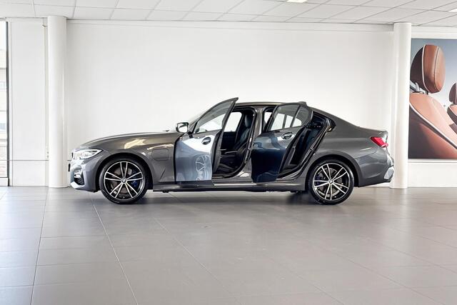 BMW 3-SERIE Sedan 330e eDrive Edition | M Sport | Stoelverwarming | Trekhaak |