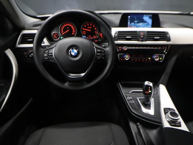 BMW 3-SERIE 318i Executive [LED, NAVIGATIE, CRUISE CONTROL, CLIMATE CONTROL, PDC ACHTER, BLUETOOTH TELEFOONVOORBEREIDING, NAVIGATIE, NIEUWSTAAT]