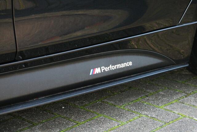 BMW 3-SERIE Touring 330i Performance ? CARPLAY ? Leer ? Trekhaak ? panodak