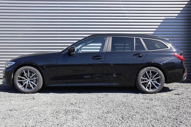 BMW 3-SERIE Touring 330e eDrive Edition Leder / Adaptieve Cruise / Elec Stoelen / Stoel verwarm / 1e eigenaar / NL-Auto
