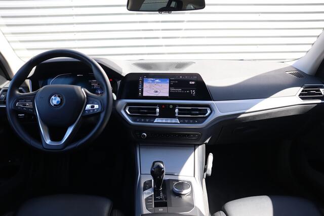 BMW 3-SERIE Touring 330e eDrive Edition Leder / Adaptieve Cruise / Elec Stoelen / Stoel verwarm / 1e eigenaar / NL-Auto