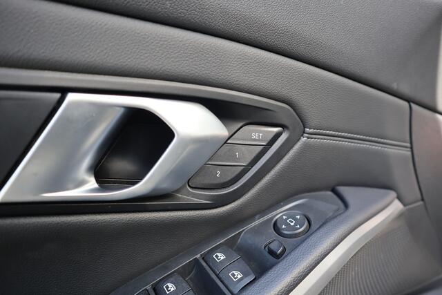 BMW 3-SERIE Touring 330e eDrive Edition Leder / Adaptieve Cruise / Elec Stoelen / Stoel verwarm / 1e eigenaar / NL-Auto