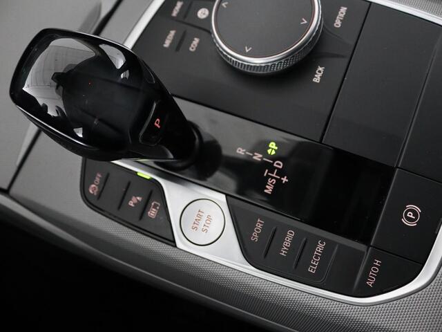 BMW 3-SERIE Touring 330e eDrive Edition