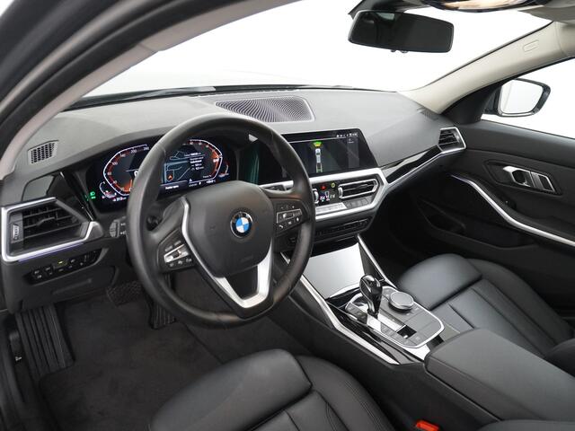 BMW 3-SERIE Touring 318I 157PK Autom.-8 Sport Line Trekhaak Leder Apple Carplay Android Auto Navi Pro Live Cockpit Pro Active Cruise Control DAB+ Comfort Access BMW Digital Key Elek.Achterklep Bluetooth Pdc Led Business Edition 1e Eigenaar
