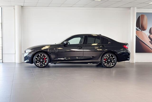 BMW 3-SERIE Sedan 330e | M Sport | Glazen Schuif-/kanteldak | Head-up Display | Comfort Access | Trekhaak |