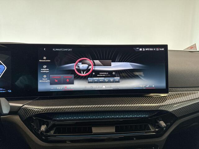 BMW 3-SERIE Sedan 330e | M Sport | Glazen Schuif-/kanteldak | Head-up Display | Comfort Access | Trekhaak |