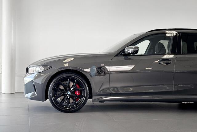 BMW 3-SERIE Touring 330e xDrive | M Sport | Glazen Panoramadak | Stoelverwarming | Headup Display |