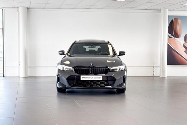 BMW 3-SERIE Touring 330e xDrive | M Sport | Glazen Panoramadak | Stoelverwarming | Headup Display |