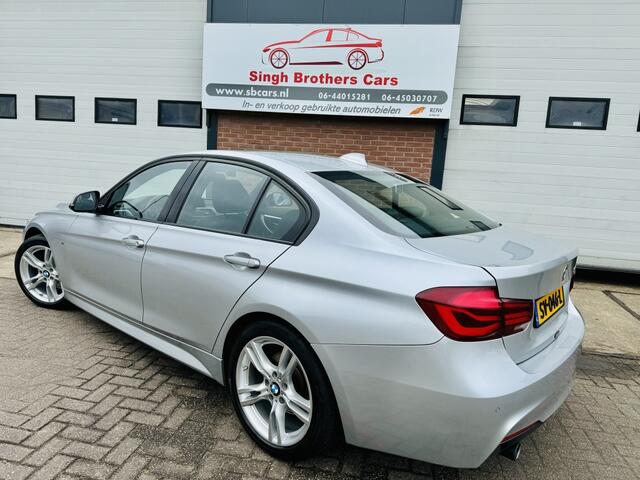 BMW 3-SERIE 318i/EXE/AUT/M-SPORT/LEER/CARPLAY/NAP/INRUIL MOG!!!
