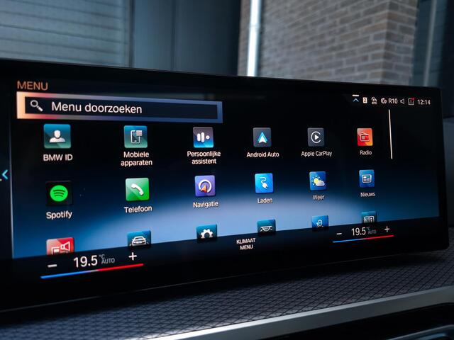 BMW 3-SERIE 330e M Sport | Schuifdak | All Black | Memory | 19" | Keyless |