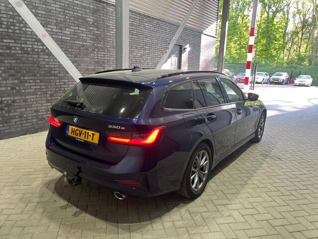 BMW 3-SERIE Touring 330e High Executive | Trekhaak | Sportstoelen | harman/kardon | Stoelverwarming | Getint Glas