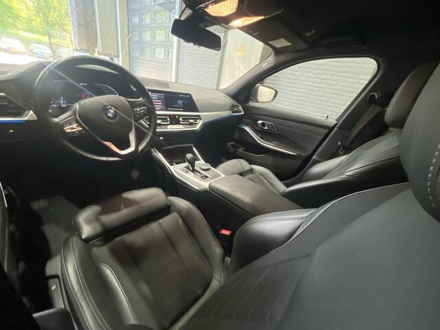 BMW 3-SERIE Touring 330e High Executive | Trekhaak | Sportstoelen | harman/kardon | Stoelverwarming | Getint Glas