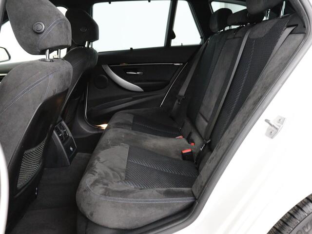 BMW 3-SERIE 320i M Sport | Sportstoelen | Alcantara | Full LED | Navigatie | Climate control | Bluetooth | Parkeerhulp | Cruise control
