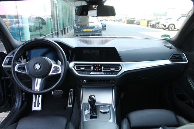 BMW 3-SERIE Touring 330e High Executive M Sport Automaat / Sportstoelen / Stoelverwarming / LED / Head-Up / Live Cockpit Professional / Parking Assistent